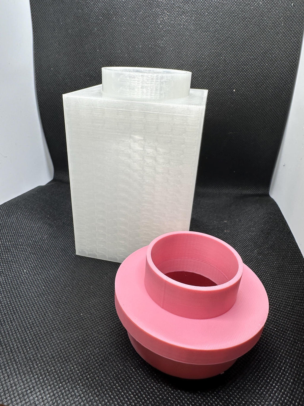 Brick 1x1 vase with removeable lid similar to  109865 flowers not included