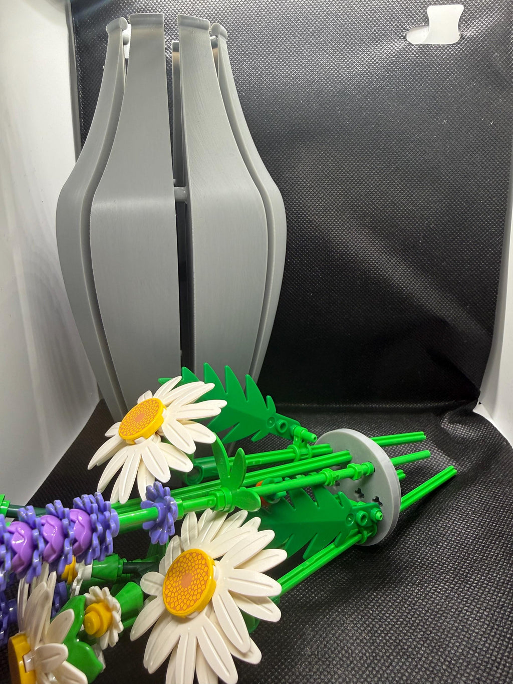 3D printed vase with insert compatible with Lego flowers