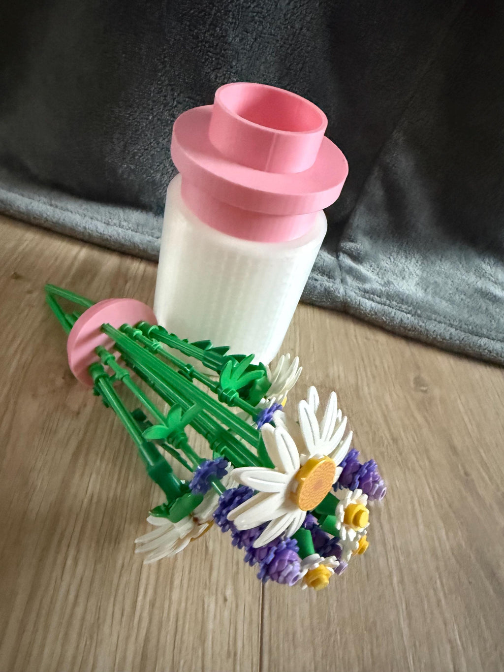 Round 1x1 Vase with Removable Lid & Flower display stand (flower frog)  compatible with Lego